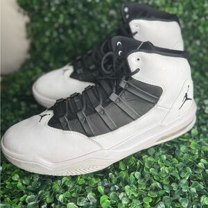 Jordan Men's Black and White Sneakers